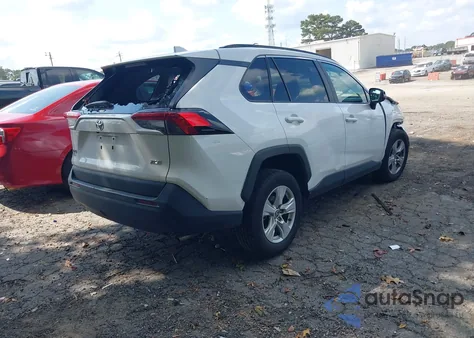 2021 Toyota Rav4 Xle z USA, uszkodzony, nr VIN 2T3W1RFV3MC117489